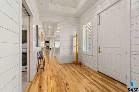 Entry Way - 6000 Marrs Beach Ln, Madison, SD 57042 photo 1 of 1