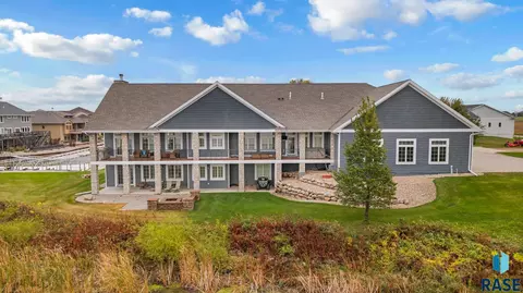 6000 Marrs Beach Ln, Madison, SD 57042