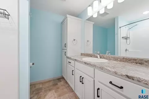 Bath - 905 Fanning St, Tea, SD 57064 photo 4 of 4