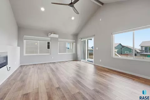 Living - 905 Fanning St, Tea, SD 57064 photo 1 of 4