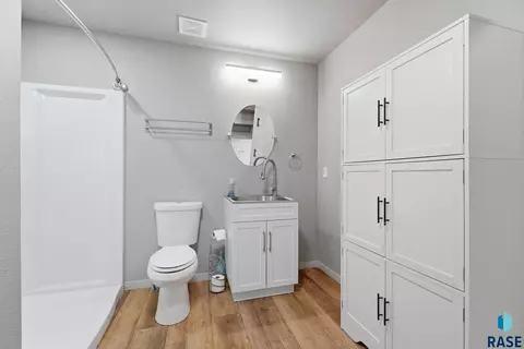 Bath - 905 Fanning St, Tea, SD 57064 photo 3 of 4