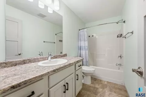Bath - 905 Fanning St, Tea, SD 57064 photo 1 of 4