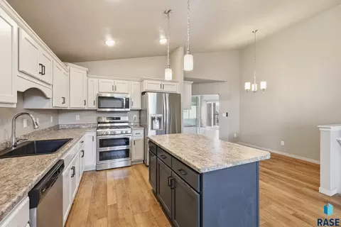 Kitchen - 905 Fanning St, Tea, SD 57064 photo 2 of 2
