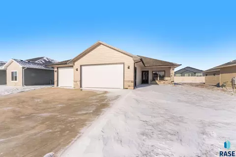 4908 E 65th St, Sioux Falls, SD 57108