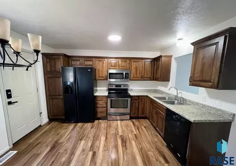 2805 E Bragstad Dr, Sioux Falls, SD 57101 photo 11
