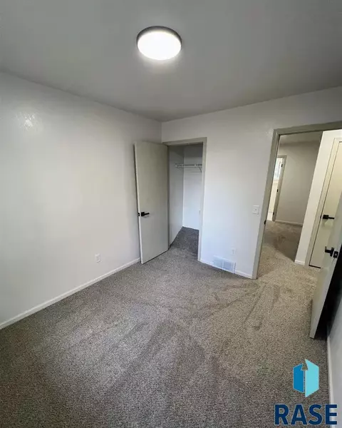 2805 E Bragstad Dr, Sioux Falls, SD 57101 photo 10