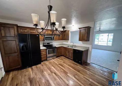 2805 E Bragstad Dr, Sioux Falls, SD 57101 photo 12