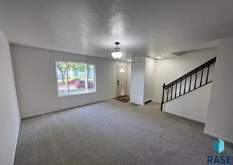 2805 E Bragstad Dr, Sioux Falls, SD 57101 photo 13