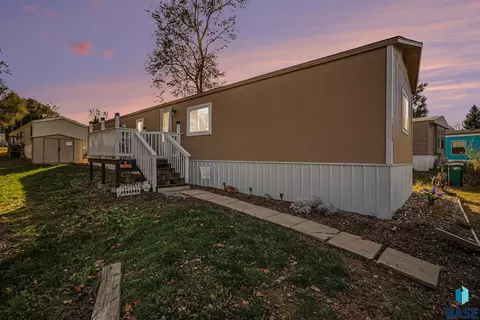 1020 N Bunker Pl, Sioux Falls, SD 57103