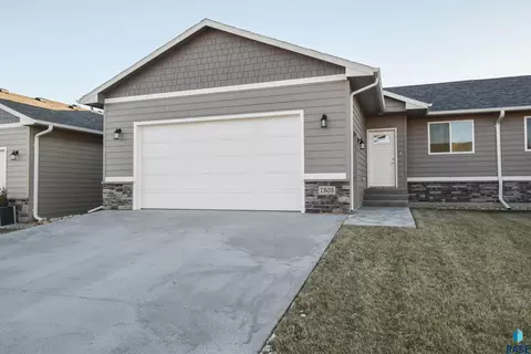 7303 E 45th St, Sioux Falls, SD 57110 photo 1