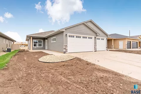 2404 E Tinley St, Brandon, SD 57005