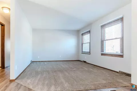 517 E Lotta St, Sioux Falls, SD 57105 photo 26