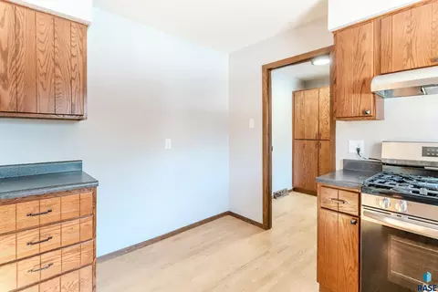 517 E Lotta St, Sioux Falls, SD 57105 photo 13