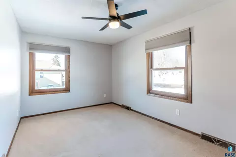 517 E Lotta St, Sioux Falls, SD 57105 photo 22