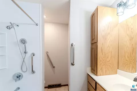 517 E Lotta St, Sioux Falls, SD 57105 photo 15