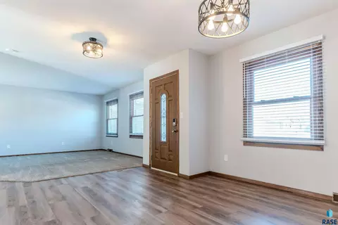517 E Lotta St, Sioux Falls, SD 57105 photo 24