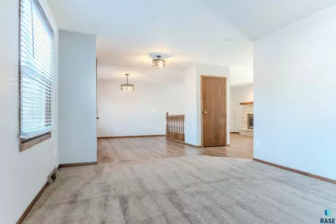 517 E Lotta St, Sioux Falls, SD 57105 photo 25