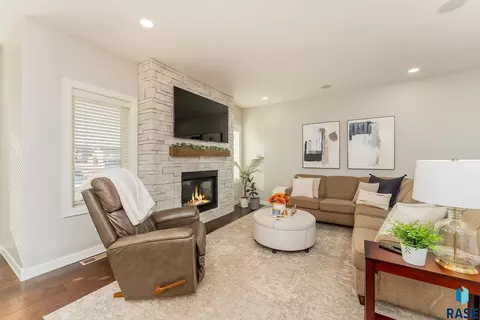 6301 E Jasper Cir, Sioux Falls, SD 57110 photo 5