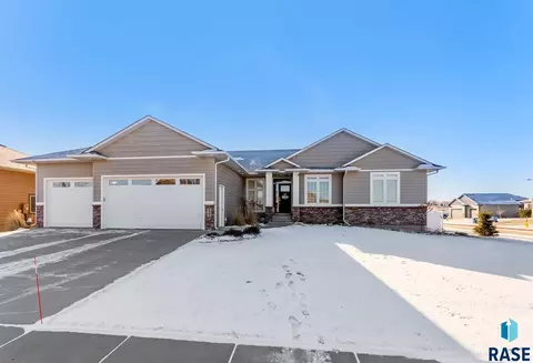 6301 E Jasper Cir, Sioux Falls, SD 57110 photo 2