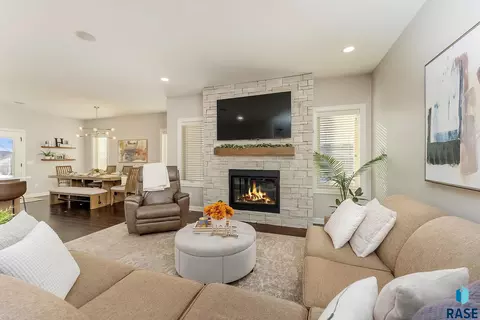 6301 E Jasper Cir, Sioux Falls, SD 57110 photo 4