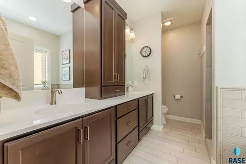 6301 E Jasper Cir, Sioux Falls, SD 57110 photo 17