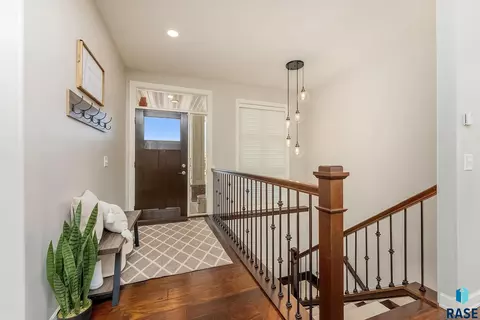 6301 E Jasper Cir, Sioux Falls, SD 57110 photo 3
