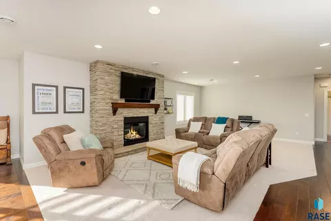 6301 E Jasper Cir, Sioux Falls, SD 57110 photo 23