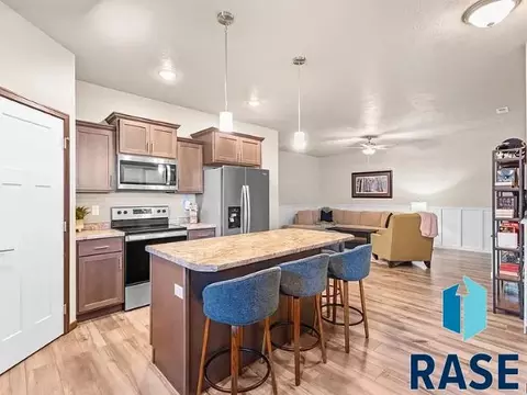 107 E Countryside Ave, Lennox, SD 57039