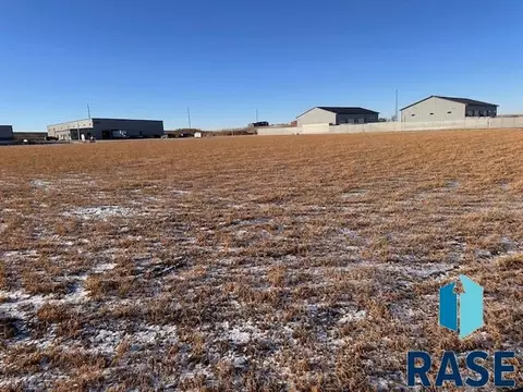 1916 N Walnut Ave, Brandon, SD 57005 photo 2