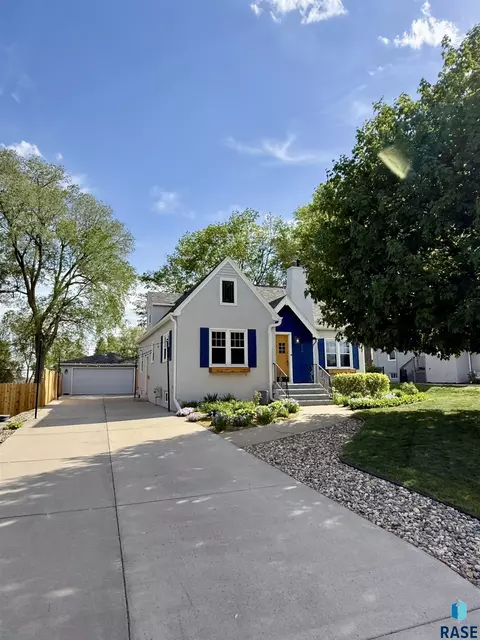 Exterior - 219 E 33rd St, Sioux Falls, SD 57105 photo 10 of 10