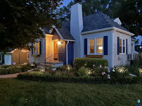 Exterior - 219 E 33rd St, Sioux Falls, SD 57105 photo 6 of 10