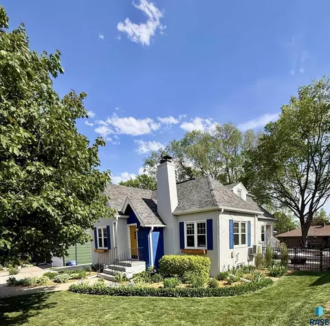 Exterior - 219 E 33rd St, Sioux Falls, SD 57105 photo 8 of 10