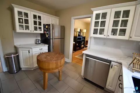 Kitchen - 219 E 33rd St, Sioux Falls, SD 57105 photo 2 of 3