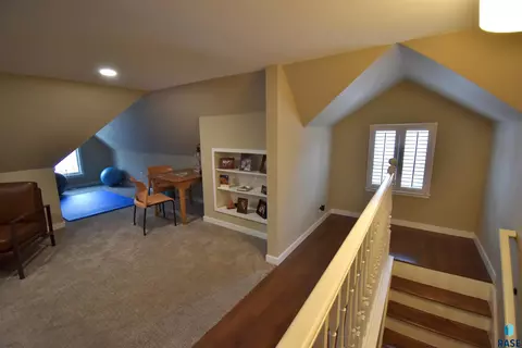 Entry Way - 219 E 33rd St, Sioux Falls, SD 57105 photo 2 of 2