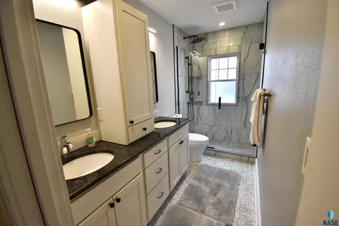 Bath - 219 E 33rd St, Sioux Falls, SD 57105 photo 1 of 4
