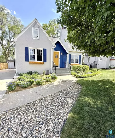 219 E 33rd St, Sioux Falls, SD 57105