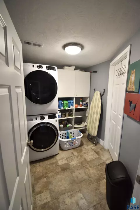 Other - 219 E 33rd St, Sioux Falls, SD 57105 photo 4 of 6