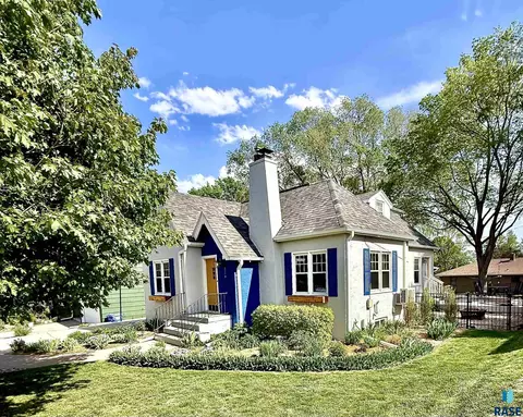 Exterior - 219 E 33rd St, Sioux Falls, SD 57105 photo 5 of 10