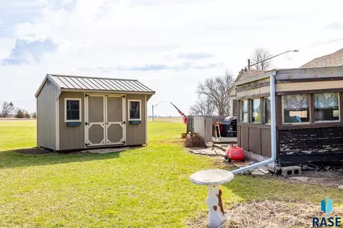 Exterior - 402 E 1st St, Marion, SD 57043 photo 3 of 3
