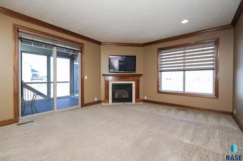 716 E Shadow Creek Ln, Sioux Falls, SD 57108 photo 8