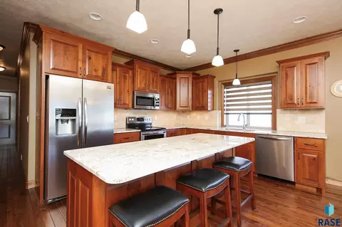 716 E Shadow Creek Ln, Sioux Falls, SD 57108 photo 3