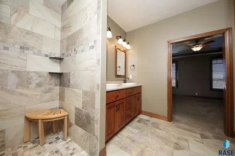 716 E Shadow Creek Ln, Sioux Falls, SD 57108 photo 12