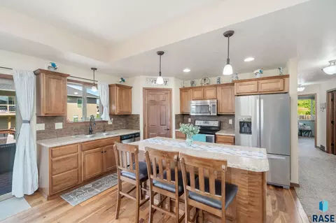 817 N Copper Ave, Brandon, SD 57005 photo 5