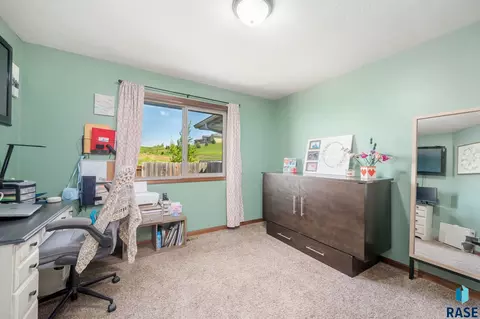 817 N Copper Ave, Brandon, SD 57005 photo 10