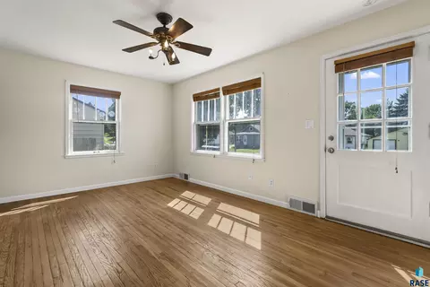604 S Willow Ave, Sioux Falls, SD 57104 photo 4