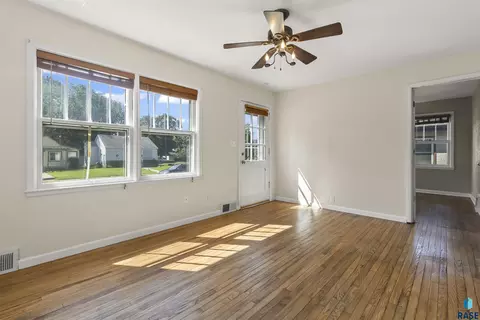 604 S Willow Ave, Sioux Falls, SD 57104 photo 3