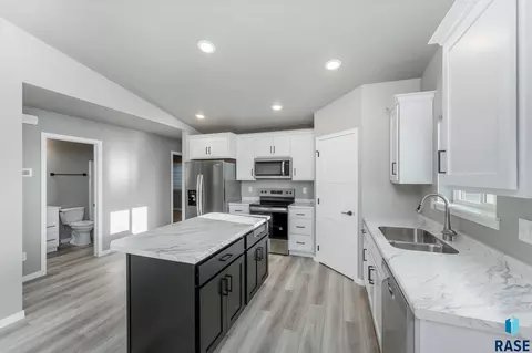 6503 E Steel St, Sioux Falls, SD 57110 photo 4