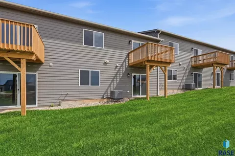 Exterior - 6403 E Steel St, Sioux Falls, SD 57110 photo 1 of 1