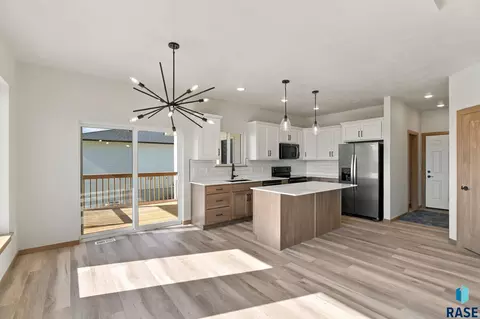 Kitchen - 5401 E Brennan Dr, Sioux Falls, SD 57110 photo 3 of 3