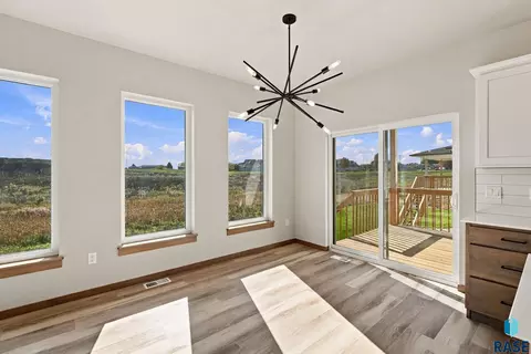 Dining - 5401 E Brennan Dr, Sioux Falls, SD 57110 photo 1 of 1